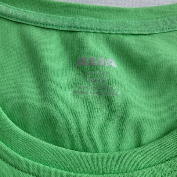 ⭐️2/$15 Alia green tank top - Picture 3 of 4